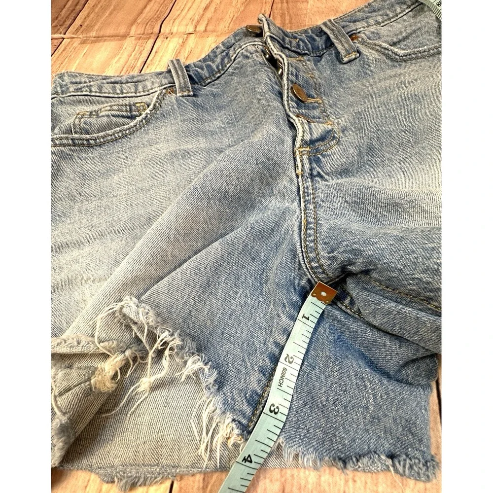 Universal Thread Jean Shorts Women Blue Buttonfly Distressed Light Wash 8/29R
